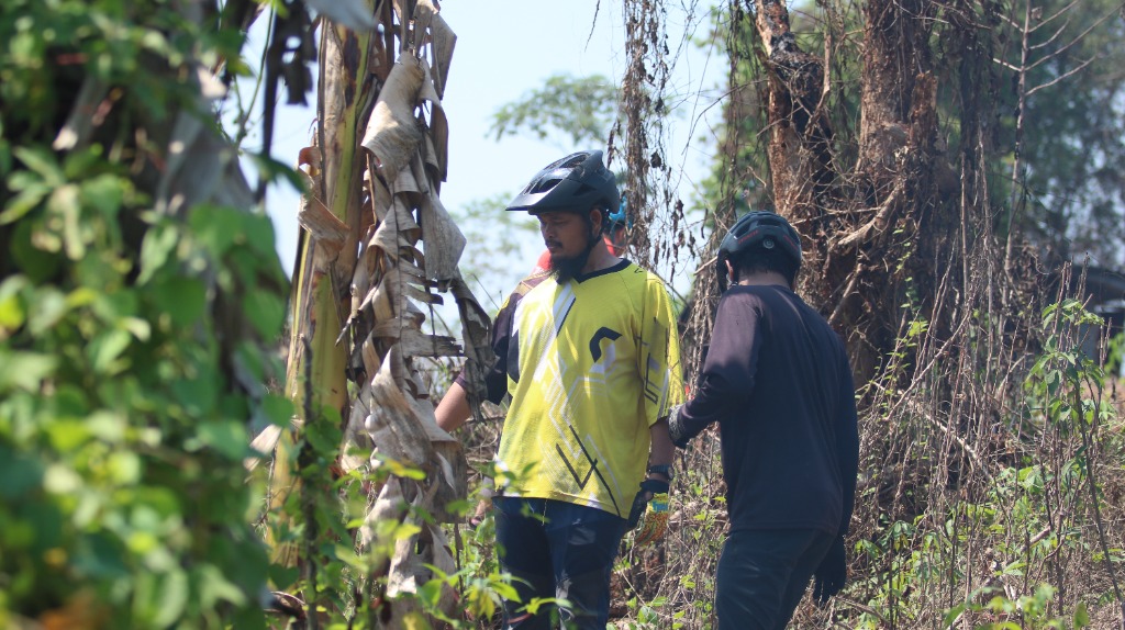 Guyub Santai Sahabat Rider di Jalur Cikeas