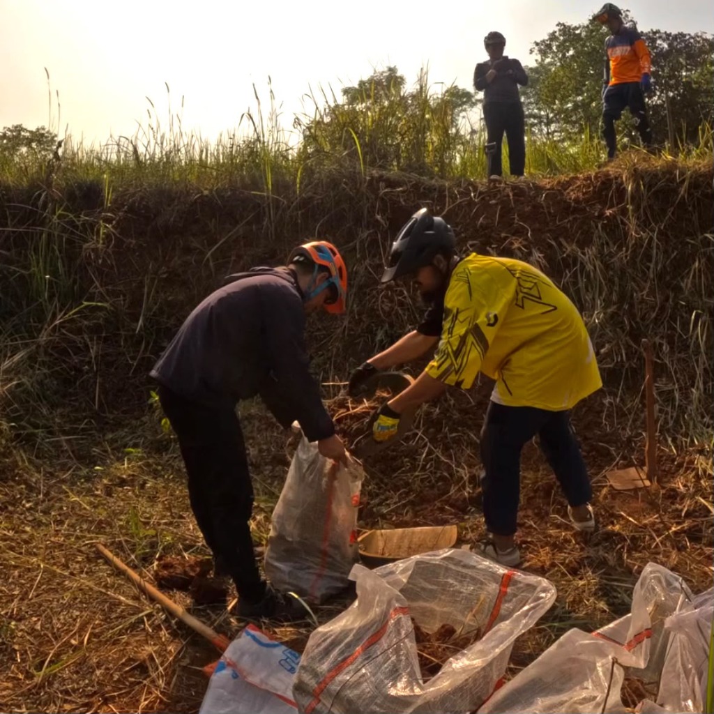 Kegiatan Gotong Royong & Maintenance Track Cikeas Bikepark