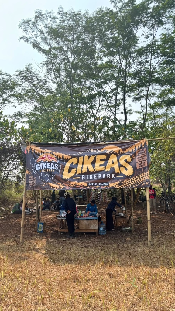 Warkop Cikeas Bikepark